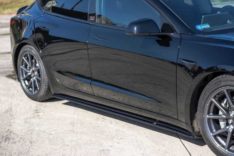 Maxton Tesla Model 3 SIDE SKIRTS DIFFUSERS 